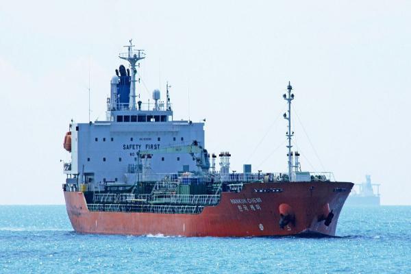 کیهان: ایران باید کشتی های کره جنوبی را در تنگه هرمز مصادره کند